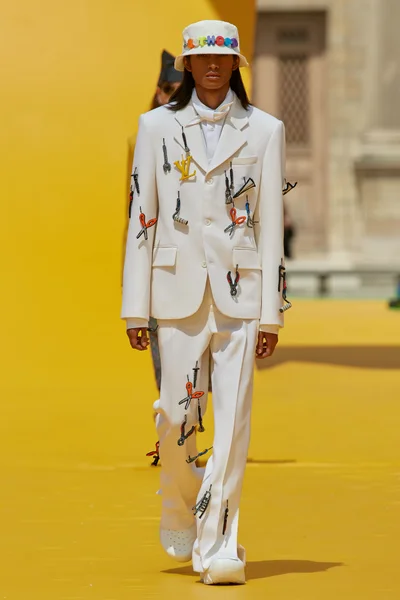 Look 48